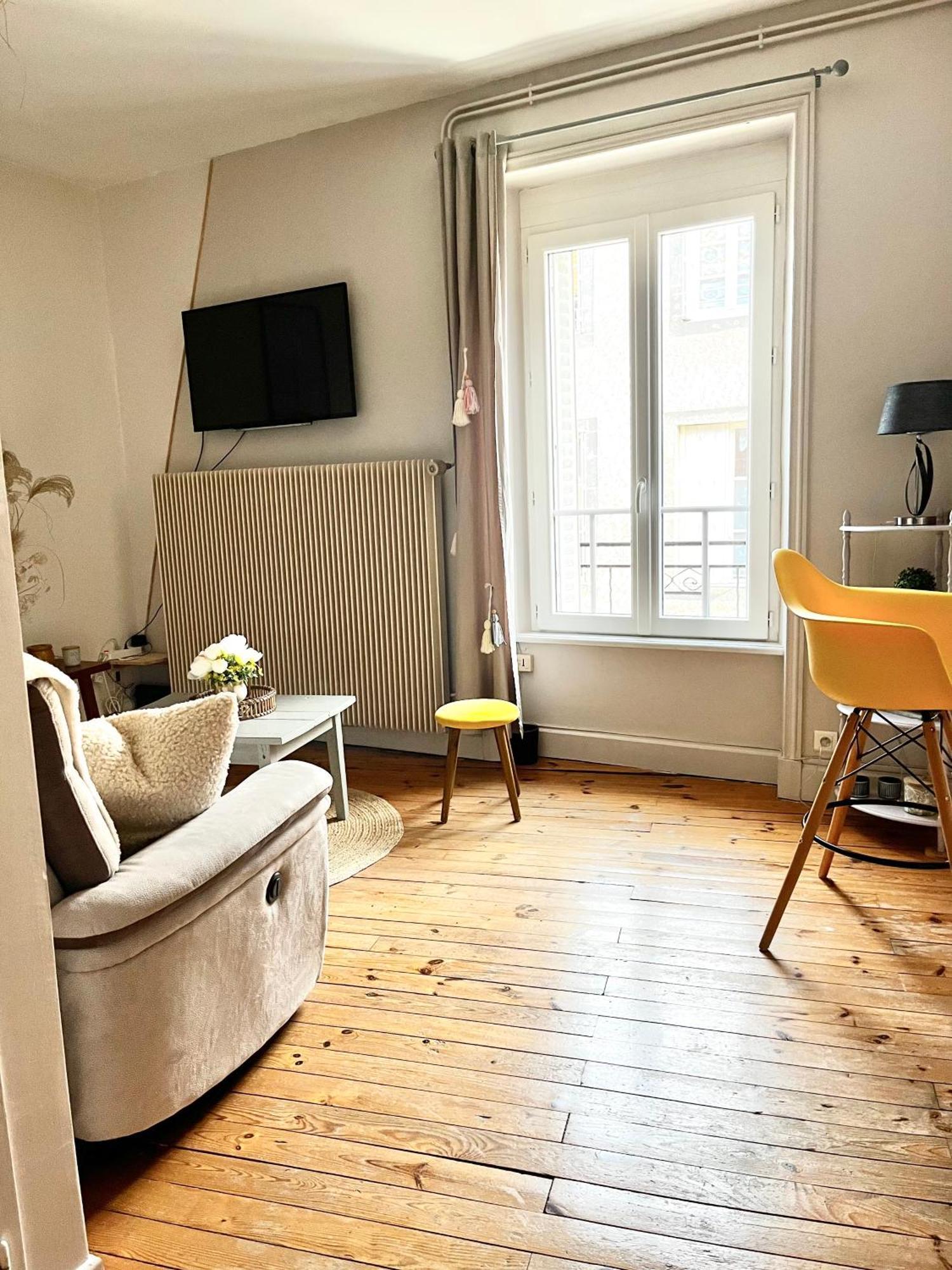 Appartement Cosy En Ville Haute Saint-Flour  Exterior foto
